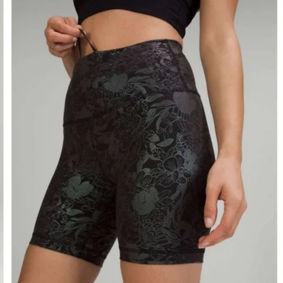 Lululemon Wunder Train High-Rise Short 6" *Foil Logo Flourish Black Iridescent 4 - Picture 1 of 9